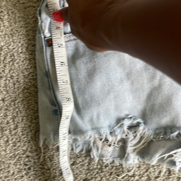 Vintage Levi’s Classic Relaxed 550 Cutoff Raw Edge Distressed Jean Shorts - Picture 15 of 16